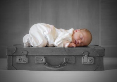 Jak bezpiecznie podróżować z niemowlakiem
